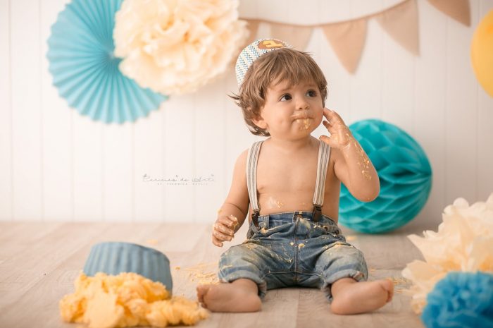 sesión de fotos primer cumpleaños fotografia de cake smash en barcelona sesiones cumpleaños terrassa fotos cumple