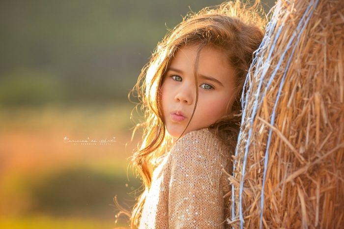 sesion de fotos infantil al atardecer barcelona fotografo infantil terrassa